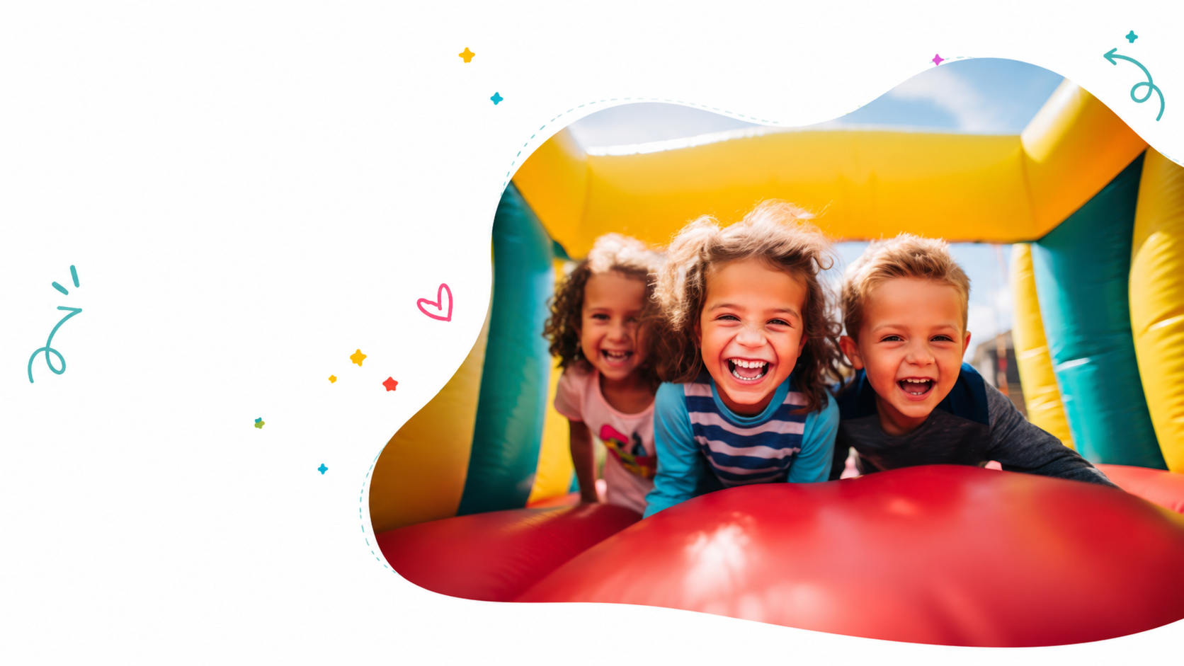 Kinder haben Spaß auf einer Hüpfburg